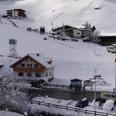 Haus Mittergries 턱스